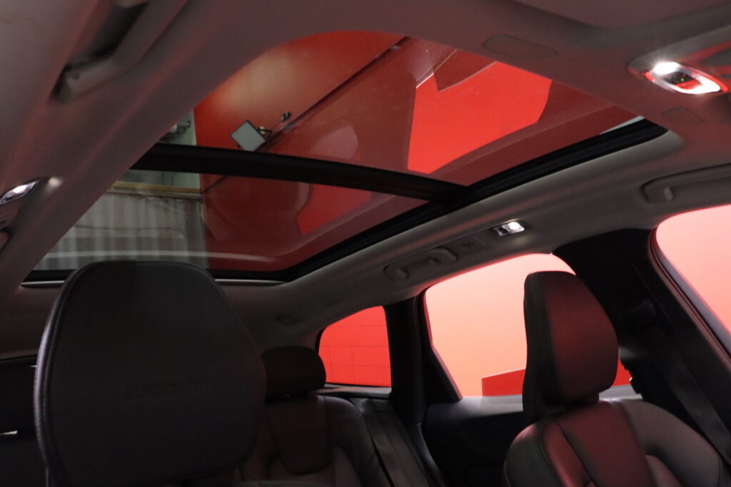 Volvo - XC60 - T8 AWD Inscription aut // ACC / Webasto / Koukku / Panorama / VOC / Full LED / Nahkasisusta / Volvo - XC60 - T8 AWD Inscription aut // ACC / Webasto / Koukku / Panorama / VOC / Full LED / Nahkasisusta / - Maastoauto