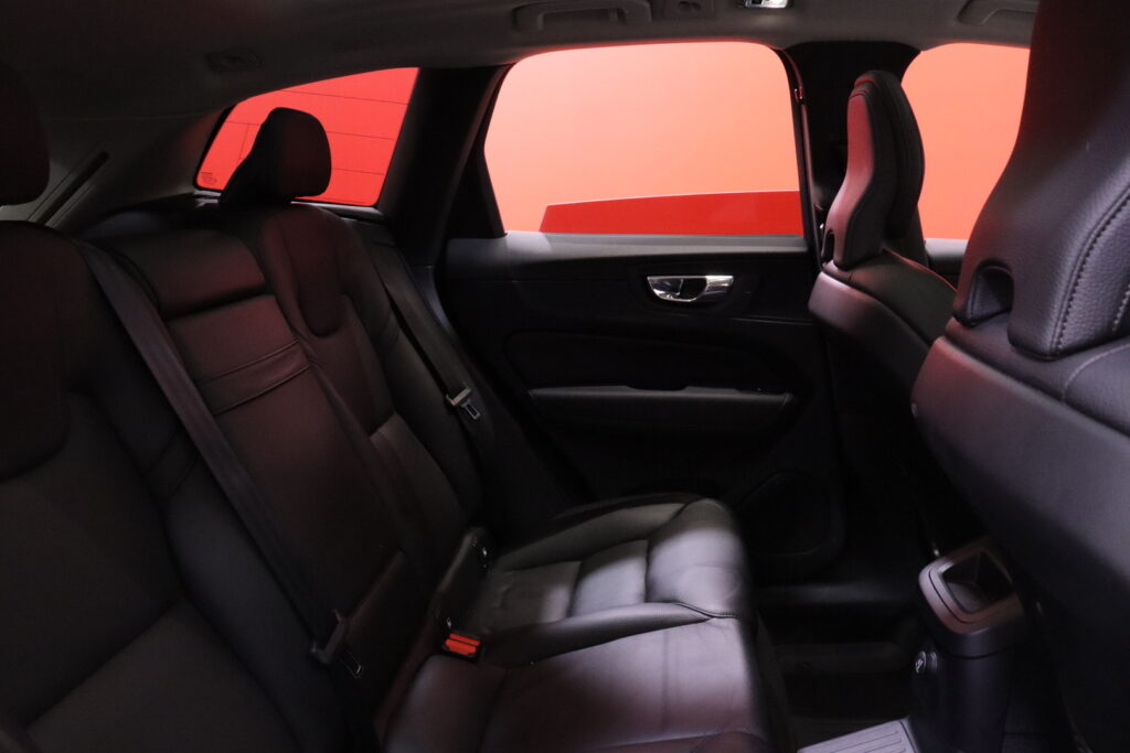 Volvo - XC60 - T8 AWD Inscription aut // ACC / Webasto / Koukku / Panorama / VOC / Full LED / Nahkasisusta / Volvo - XC60 - T8 AWD Inscription aut // ACC / Webasto / Koukku / Panorama / VOC / Full LED / Nahkasisusta / - Maastoauto
