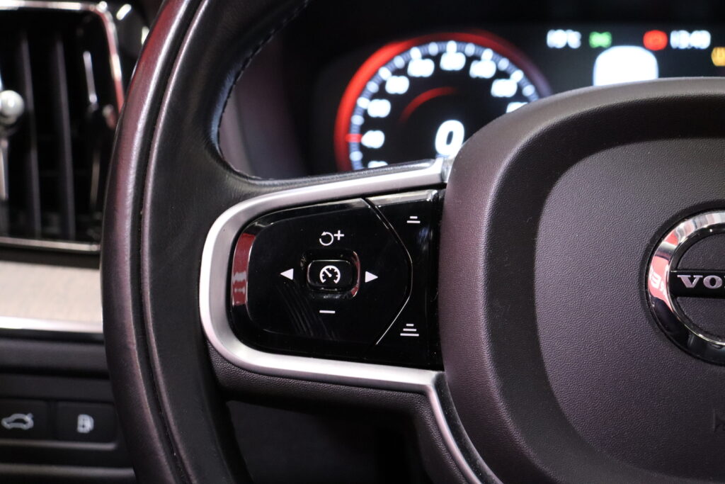 tuotekuva-Volvo-XC60-LRE-195-2026-04-04-115104-18 tuotekuva-Volvo-XC60-LRE-195-2026-04-04-115104-18