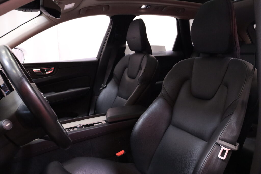 Volvo - XC60 - T8 AWD Inscription aut // ACC / Webasto / Koukku / Panorama / VOC / Full LED / Nahkasisusta / Volvo - XC60 - T8 AWD Inscription aut // ACC / Webasto / Koukku / Panorama / VOC / Full LED / Nahkasisusta / - Maastoauto