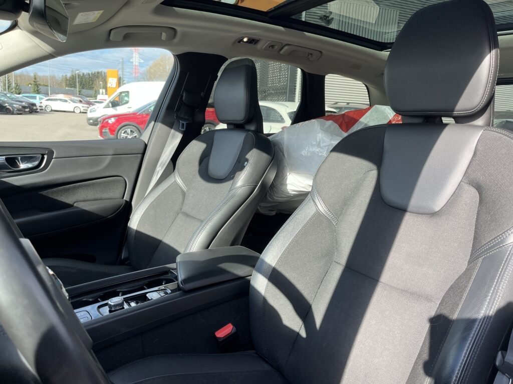 Volvo - XC60 - T8 TwE AWD Momentum Advanced aut Volvo - XC60 - T8 TwE AWD Momentum Advanced aut - Maastoauto