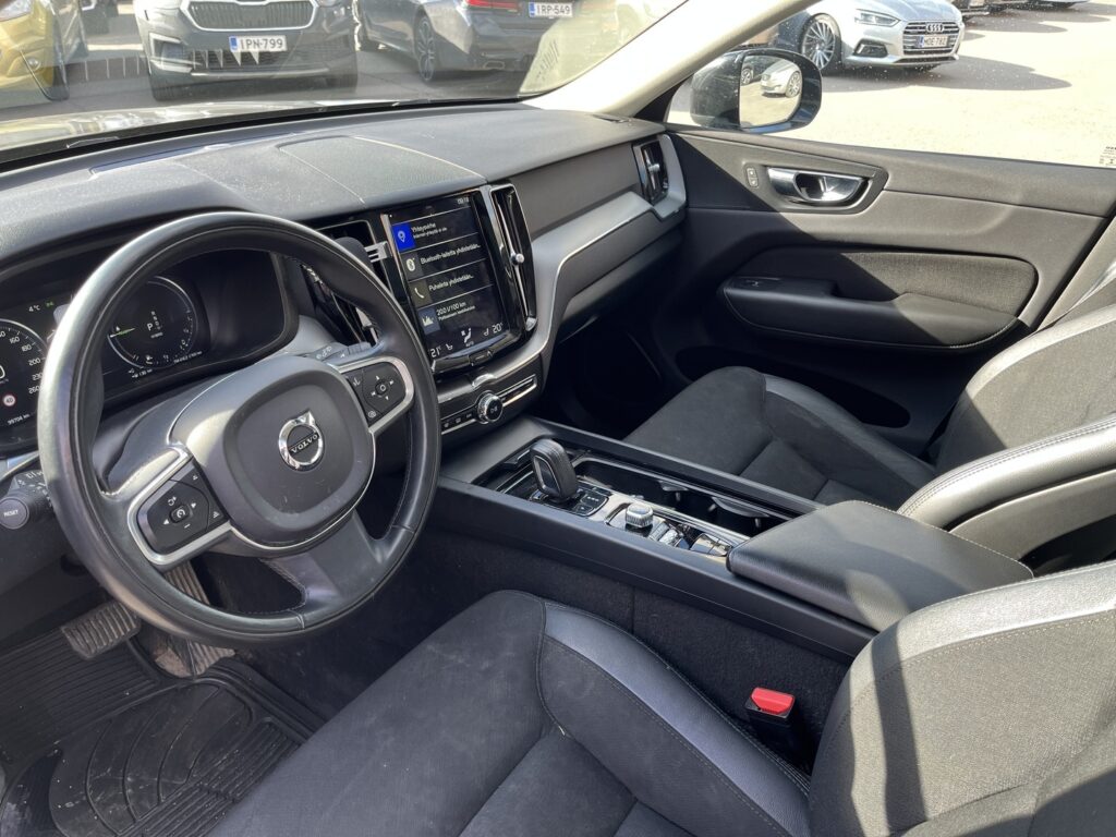 Volvo - XC60 - T8 TwE AWD Momentum Advanced aut Volvo - XC60 - T8 TwE AWD Momentum Advanced aut - Maastoauto