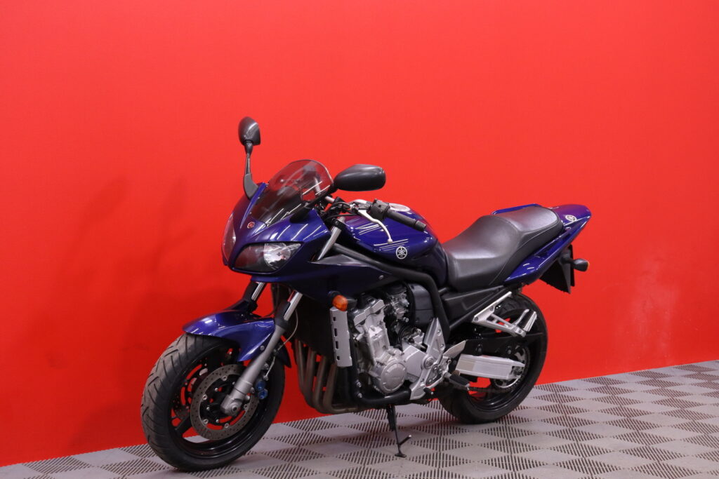 Yamaha - FZS - 1000 // Juuri saapunut! / Suomi-pyörä / LeoVince / Keskijalka // Yamaha - FZS - 1000 // Juuri saapunut! / Suomi-pyörä / LeoVince / Keskijalka // - Moottoripyörä