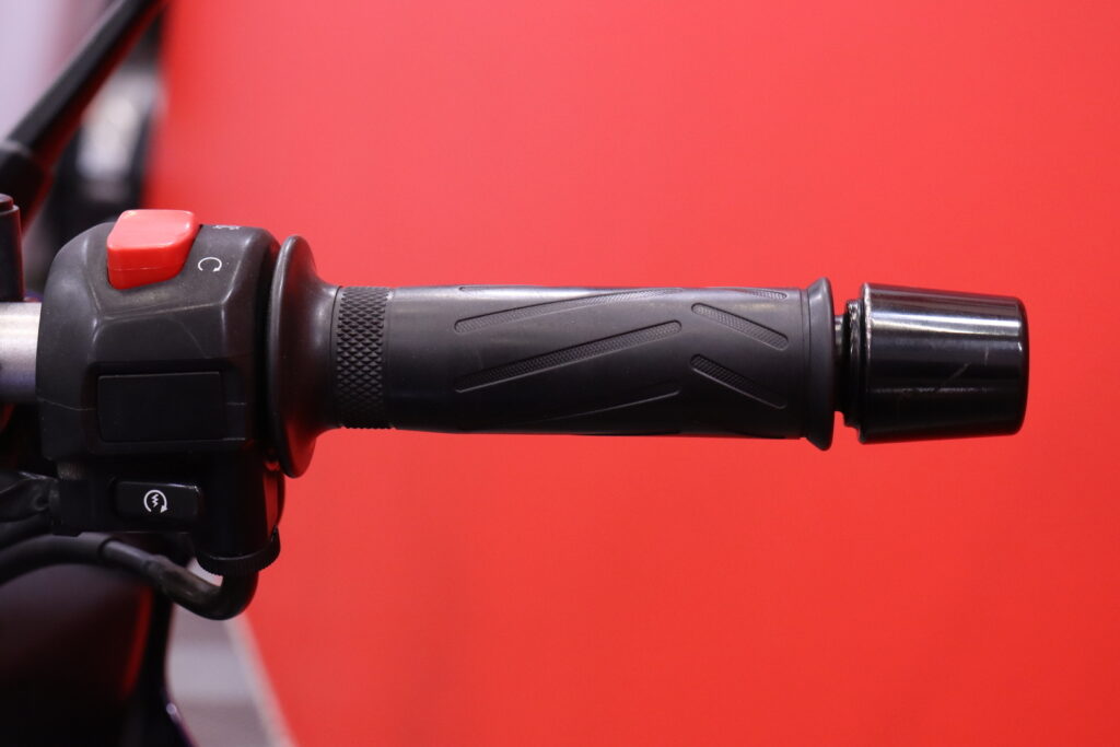 Yamaha - FZS - 1000 // Juuri saapunut! / Suomi-pyörä / LeoVince / Keskijalka // Yamaha - FZS - 1000 // Juuri saapunut! / Suomi-pyörä / LeoVince / Keskijalka // - Moottoripyörä