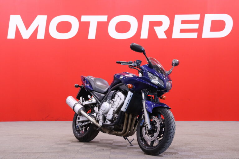 Yamaha - FZS - 1000 // Juuri saapunut! / Suomi-pyörä / LeoVince / Keskijalka // - Moottoripyörä