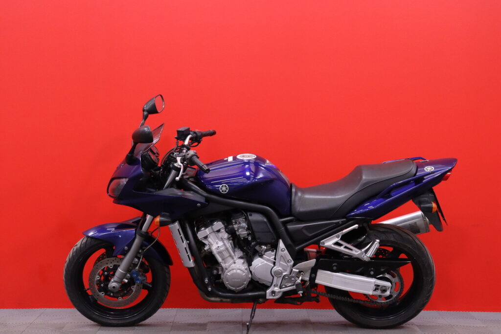 Yamaha - FZS - 1000 // Juuri saapunut! / Suomi-pyörä / LeoVince / Keskijalka // Yamaha - FZS - 1000 // Juuri saapunut! / Suomi-pyörä / LeoVince / Keskijalka // - Moottoripyörä