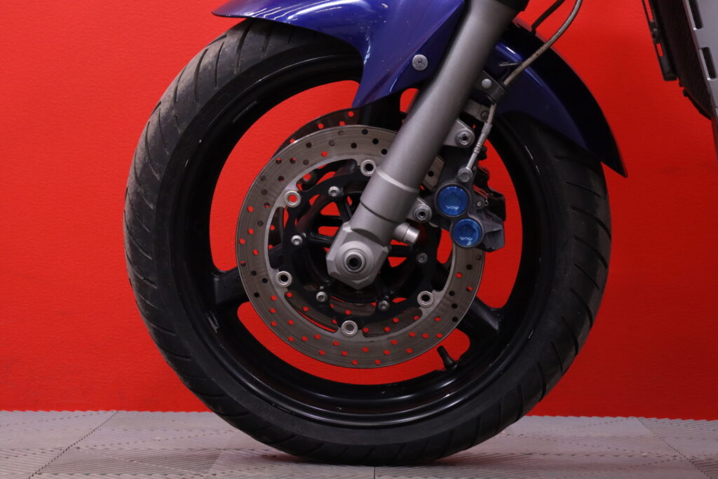 Yamaha - FZS - 1000 // Juuri saapunut! / Suomi-pyörä / LeoVince / Keskijalka // Yamaha - FZS - 1000 // Juuri saapunut! / Suomi-pyörä / LeoVince / Keskijalka // - Moottoripyörä