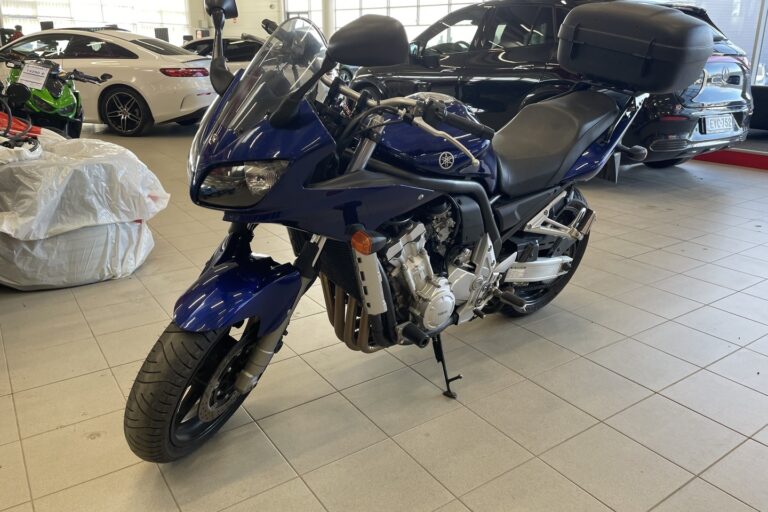 Yamaha - FZS - 1000 // Juuri saapunut! / 3-Om. Suomi-pyörä / Takalaukku / Kaatumatapit // - Moottoripyörä