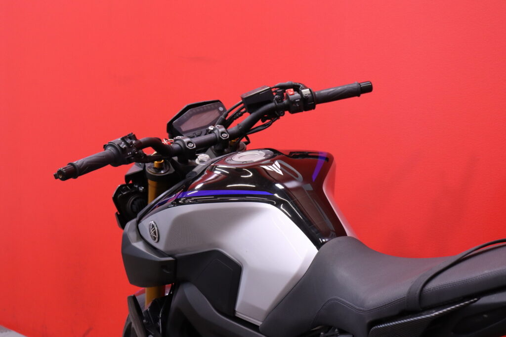 Yamaha - MT-09 - SP // Juuri saapunut! / Akrapovic / Öhlins / TCS / Suomi-pyörä / 3x Avaimet // Yamaha - MT-09 - SP // Juuri saapunut! / Akrapovic / Öhlins / TCS / Suomi-pyörä / 3x Avaimet // - Moottoripyörä