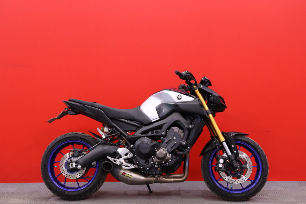 Yamaha - MT-09 - SP // Juuri saapunut! / Akrapovic / Öhlins / TCS / Suomi-pyörä / 3x Avaimet // Yamaha - MT-09 - SP // Juuri saapunut! / Akrapovic / Öhlins / TCS / Suomi-pyörä / 3x Avaimet // - Moottoripyörä