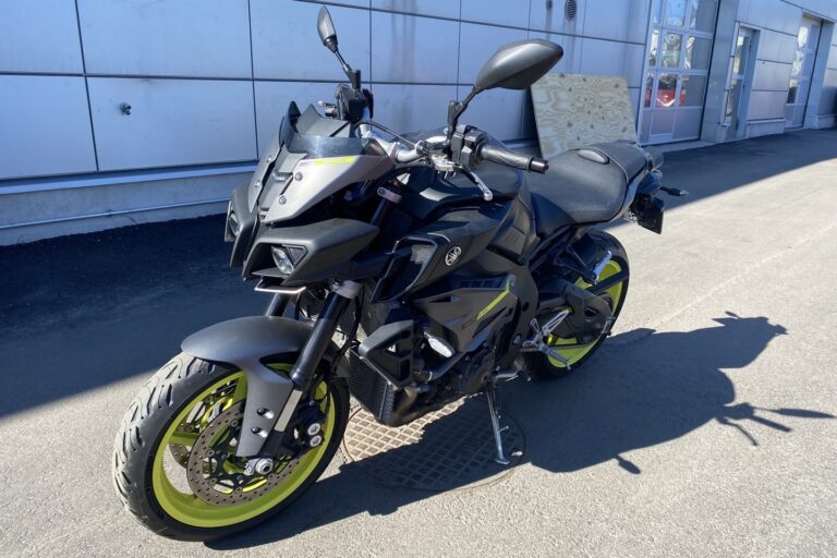 Yamaha - MT-10 - // Juuri saapunut! / Vakkari / Shifter // - Moottoripyörä