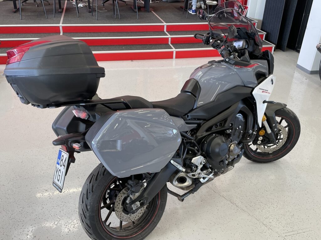 Yamaha - TRACER - 900GT // 2-Om. Suomi-pyörä / Vakkari / Shifter / Navi / 3xLaukut / Kahvanlämmittimet / LED / Huoltokirja // Yamaha - TRACER - 900GT // 2-Om. Suomi-pyörä / Vakkari / Shifter / Navi / 3xLaukut / Kahvanlämmittimet / LED / Huoltokirja // - Moottoripyörä