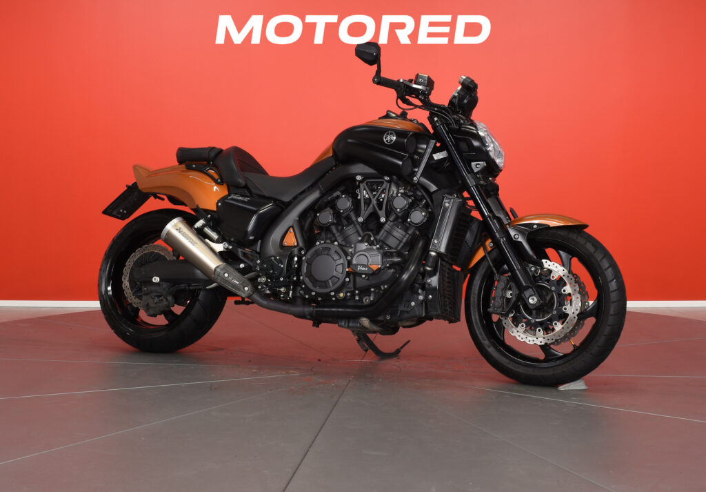Yamaha - V-Max - / Suomipyörä, Acrapovic, kahvanlämppärit, 2x laukut / Yamaha - V-Max - / Suomipyörä, Acrapovic, kahvanlämppärit, 2x laukut / - Moottoripyörä