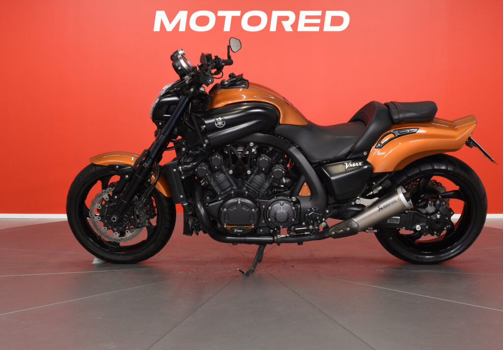 Yamaha - V-Max - / Suomipyörä, Acrapovic, kahvanlämppärit, 2x laukut / Yamaha - V-Max - / Suomipyörä, Acrapovic, kahvanlämppärit, 2x laukut / - Moottoripyörä