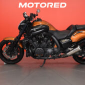 Yamaha - V-Max - / Suomipyörä, Acrapovic, kahvanlämppärit, 2x laukut / - Moottoripyörä