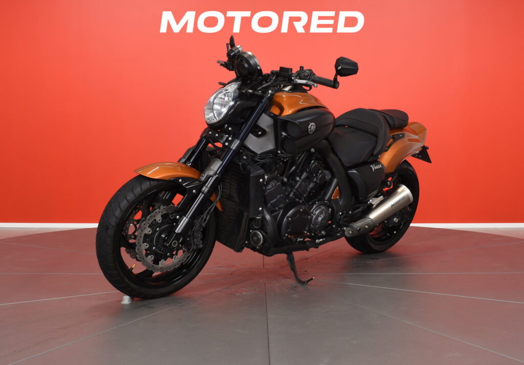 Yamaha - V-Max - / Suomipyörä, Acrapovic, kahvanlämppärit, 2x laukut / Yamaha - V-Max - / Suomipyörä, Acrapovic, kahvanlämppärit, 2x laukut / - Moottoripyörä