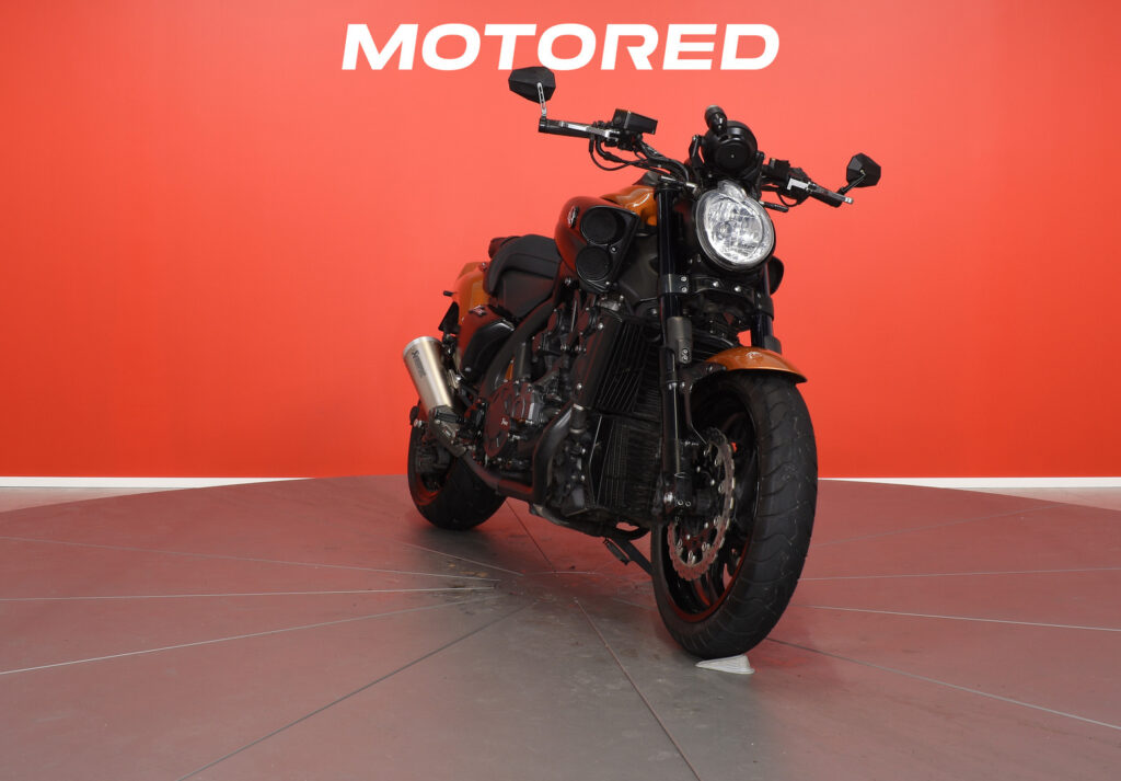 tuotekuva-Yamaha-V-Max-69-BAH-2026-04-02-125506-16 tuotekuva-Yamaha-V-Max-69-BAH-2026-04-02-125506-16