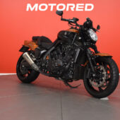 Yamaha - V-Max - / Suomipyörä, Acrapovic, kahvanlämppärit, 2x laukut / - Moottoripyörä