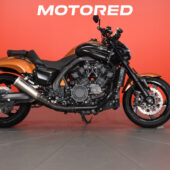 Yamaha - V-Max - / Suomipyörä, Acrapovic, kahvanlämppärit, 2x laukut / - Moottoripyörä