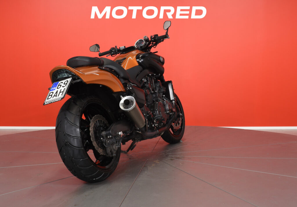 Yamaha - V-Max - / Suomipyörä, Acrapovic, kahvanlämppärit, 2x laukut / Yamaha - V-Max - / Suomipyörä, Acrapovic, kahvanlämppärit, 2x laukut / - Moottoripyörä