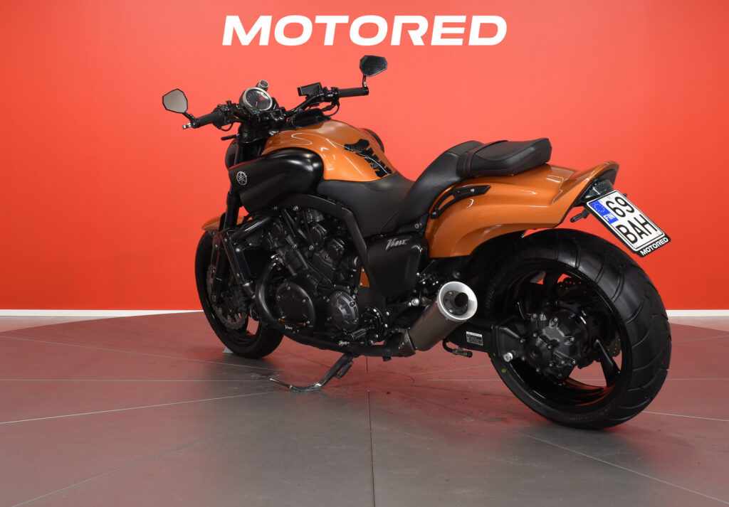 Yamaha - V-Max - / Suomipyörä, Acrapovic, kahvanlämppärit, 2x laukut / Yamaha - V-Max - / Suomipyörä, Acrapovic, kahvanlämppärit, 2x laukut / - Moottoripyörä