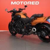 Yamaha - V-Max - / Suomipyörä, Acrapovic, kahvanlämppärit, 2x laukut / - Moottoripyörä