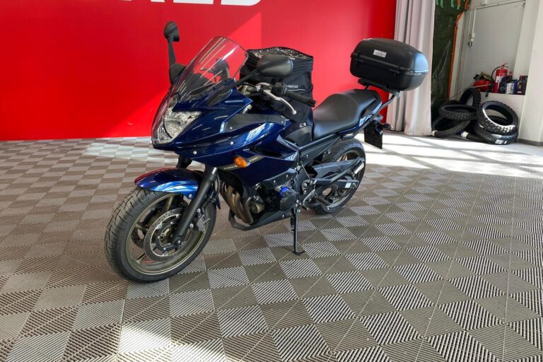 Yamaha - XJ - 6 Diversion // Juuri saapuunut! / Suomi-pyörä / Huoltokirja / 2x laukut // - Moottoripyörä