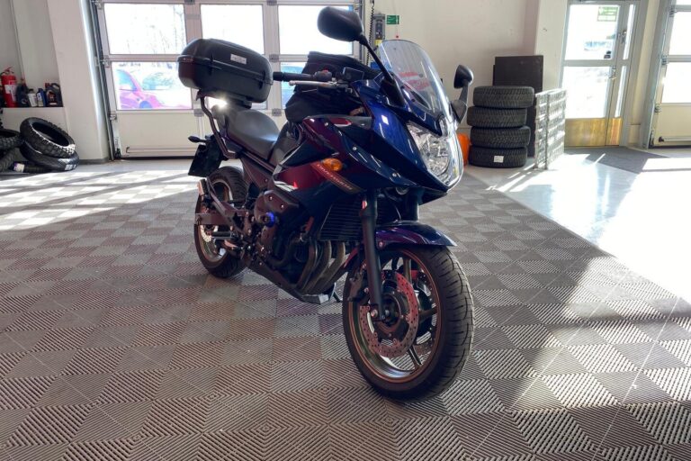 Yamaha - XJ - 6 Diversion // Juuri saapuunut! / Suomi-pyörä / Huoltokirja / 2x laukut // - Moottoripyörä