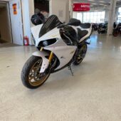Yamaha - YZF-R1 - // Juuri saapunut! / Suomi-pyörä / Akrapovic / TCS / Ajomodet / Ohjausiskari // - Moottoripyörä
