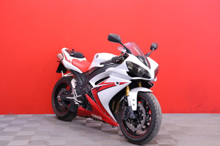 Yamaha - YZF-R1 - // Juuri saapunut! / Akrapovic / Ohjausiskunvaimennin // - Moottoripyörä