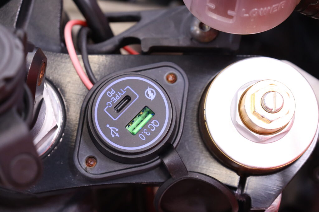 Yamaha - YZF-R1 - // Juuri saapunut! / Akrapovic / Ohjausiskunvaimennin // Yamaha - YZF-R1 - // Juuri saapunut! / Akrapovic / Ohjausiskunvaimennin // - Moottoripyörä