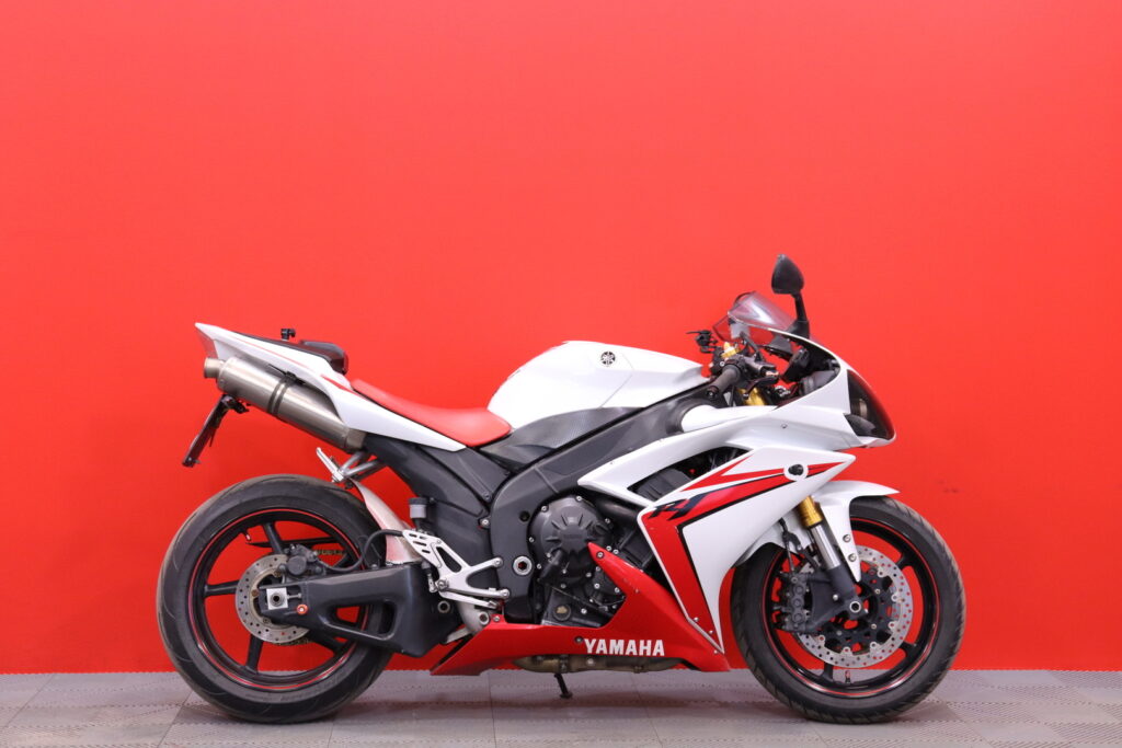 Yamaha - YZF-R1 - // Juuri saapunut! / Akrapovic / Ohjausiskunvaimennin // Yamaha - YZF-R1 - // Juuri saapunut! / Akrapovic / Ohjausiskunvaimennin // - Moottoripyörä