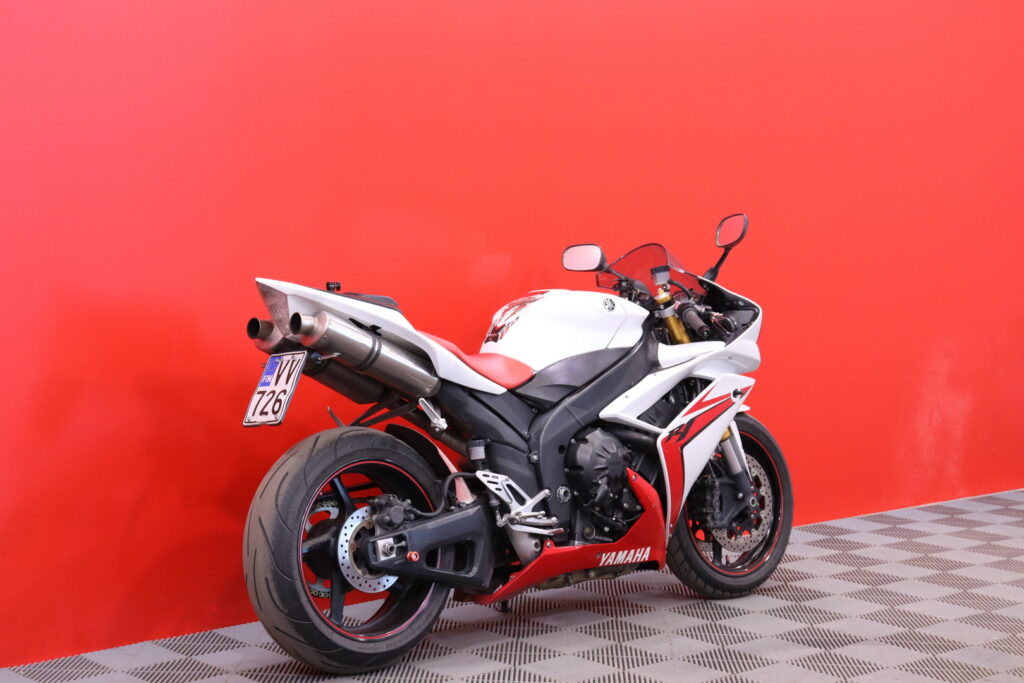 Yamaha - YZF-R1 - // Juuri saapunut! / Akrapovic / Ohjausiskunvaimennin // Yamaha - YZF-R1 - // Juuri saapunut! / Akrapovic / Ohjausiskunvaimennin // - Moottoripyörä