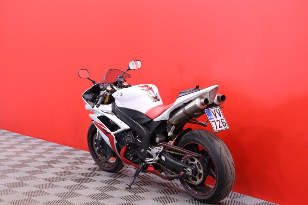 Yamaha - YZF-R1 - // Juuri saapunut! / Akrapovic / Ohjausiskunvaimennin // Yamaha - YZF-R1 - // Juuri saapunut! / Akrapovic / Ohjausiskunvaimennin // - Moottoripyörä