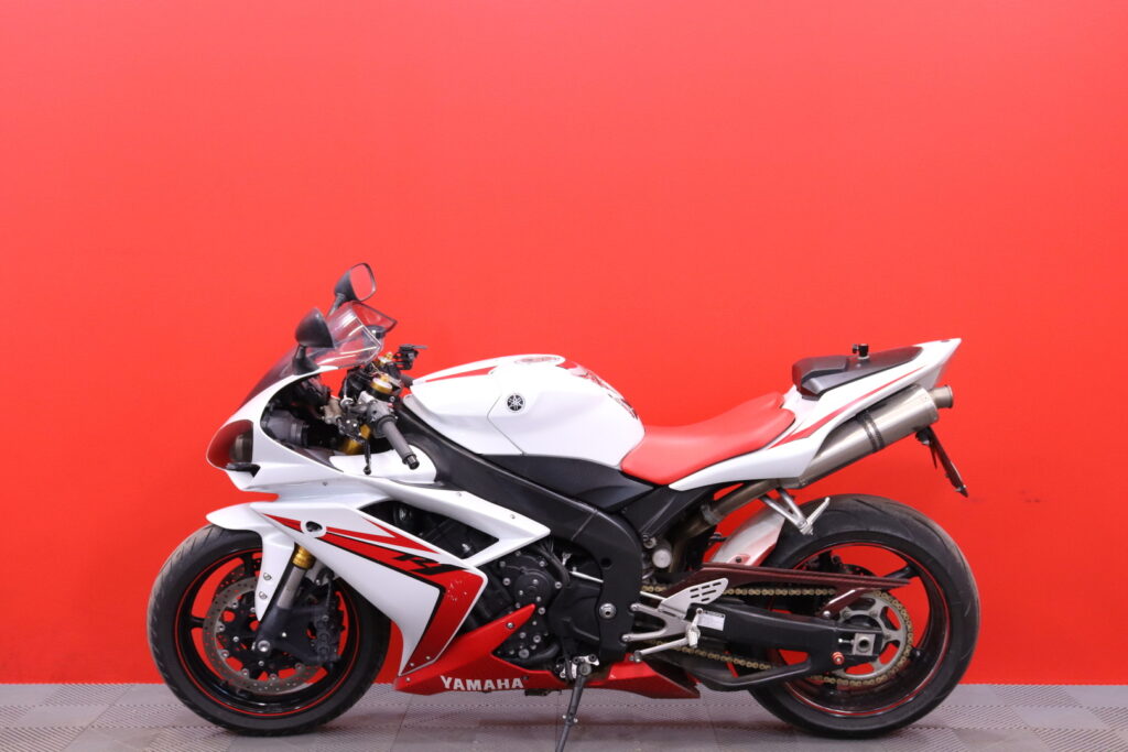 Yamaha - YZF-R1 - // Juuri saapunut! / Akrapovic / Ohjausiskunvaimennin // Yamaha - YZF-R1 - // Juuri saapunut! / Akrapovic / Ohjausiskunvaimennin // - Moottoripyörä