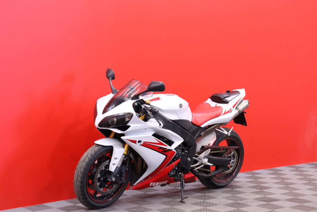 Yamaha - YZF-R1 - // Juuri saapunut! / Akrapovic / Ohjausiskunvaimennin // Yamaha - YZF-R1 - // Juuri saapunut! / Akrapovic / Ohjausiskunvaimennin // - Moottoripyörä