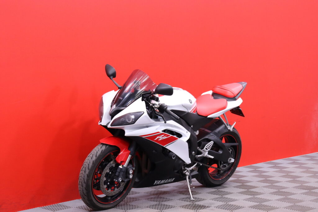 Yamaha - YZF-R6 - // RJ15 malli / Vähän ajettu! / Suomi-pyörä / Akrapovic / Kaatumatapit // Yamaha - YZF-R6 - // RJ15 malli / Vähän ajettu! / Suomi-pyörä / Akrapovic / Kaatumatapit // - Moottoripyörä