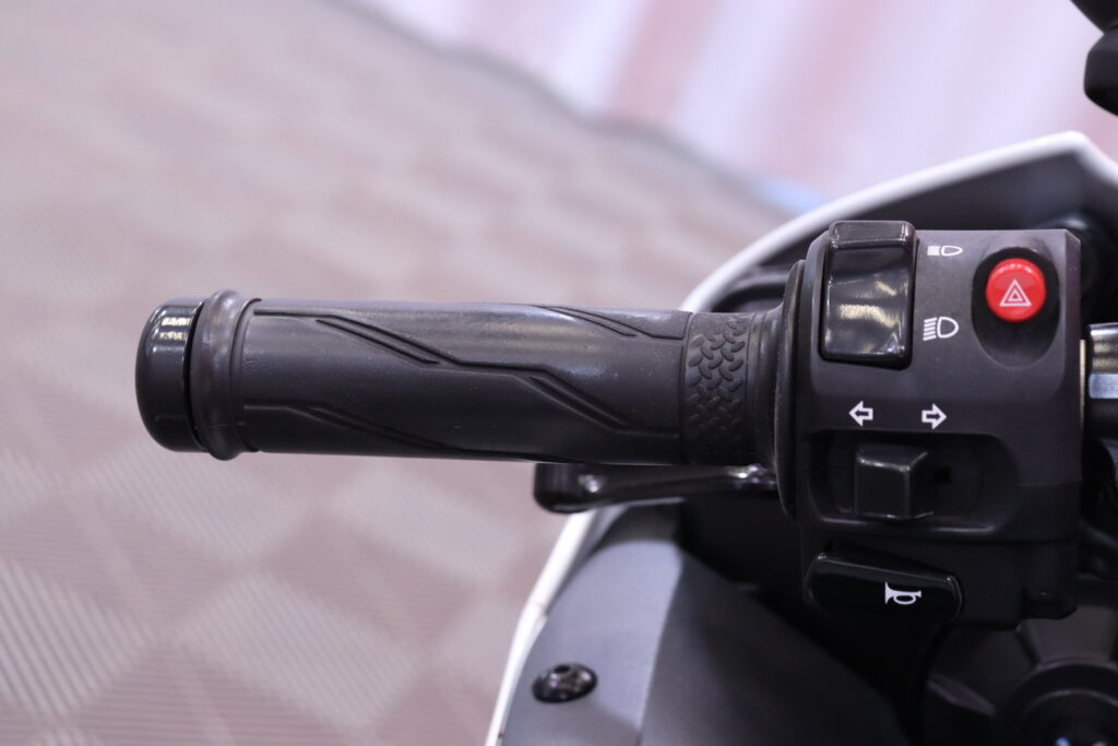 Yamaha - YZF-R6 - // RJ15 malli / Vähän ajettu! / Suomi-pyörä / Akrapovic / Kaatumatapit // Yamaha - YZF-R6 - // RJ15 malli / Vähän ajettu! / Suomi-pyörä / Akrapovic / Kaatumatapit // - Moottoripyörä