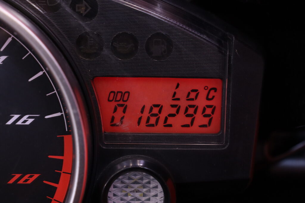 Yamaha - YZF-R6 - // RJ15 malli / Vähän ajettu! / Suomi-pyörä / Akrapovic / Kaatumatapit // Yamaha - YZF-R6 - // RJ15 malli / Vähän ajettu! / Suomi-pyörä / Akrapovic / Kaatumatapit // - Moottoripyörä