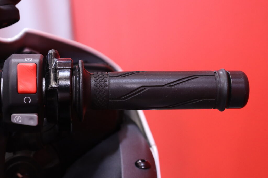 Yamaha - YZF-R6 - // RJ15 malli / Vähän ajettu! / Suomi-pyörä / Akrapovic / Kaatumatapit // Yamaha - YZF-R6 - // RJ15 malli / Vähän ajettu! / Suomi-pyörä / Akrapovic / Kaatumatapit // - Moottoripyörä