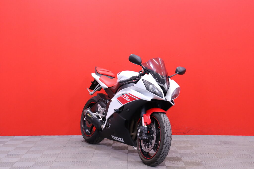 Yamaha - YZF-R6 - // RJ15 malli / Vähän ajettu! / Suomi-pyörä / Akrapovic / Kaatumatapit // Yamaha - YZF-R6 - // RJ15 malli / Vähän ajettu! / Suomi-pyörä / Akrapovic / Kaatumatapit // - Moottoripyörä