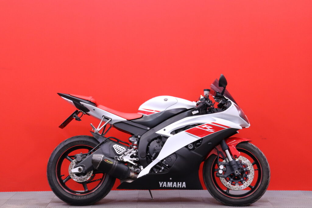 Yamaha - YZF-R6 - // RJ15 malli / Vähän ajettu! / Suomi-pyörä / Akrapovic / Kaatumatapit // Yamaha - YZF-R6 - // RJ15 malli / Vähän ajettu! / Suomi-pyörä / Akrapovic / Kaatumatapit // - Moottoripyörä