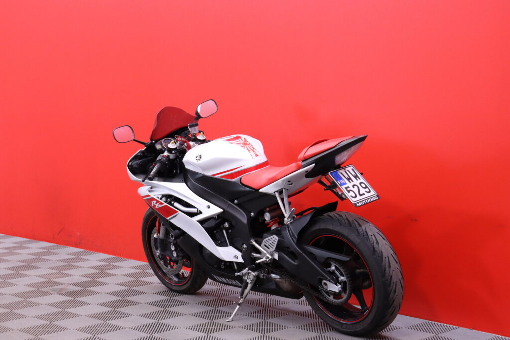 Yamaha - YZF-R6 - // RJ15 malli / Vähän ajettu! / Suomi-pyörä / Akrapovic / Kaatumatapit // Yamaha - YZF-R6 - // RJ15 malli / Vähän ajettu! / Suomi-pyörä / Akrapovic / Kaatumatapit // - Moottoripyörä