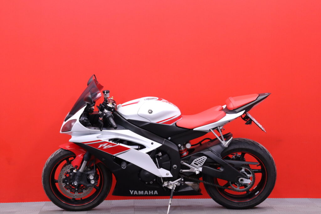 Yamaha - YZF-R6 - // RJ15 malli / Vähän ajettu! / Suomi-pyörä / Akrapovic / Kaatumatapit // Yamaha - YZF-R6 - // RJ15 malli / Vähän ajettu! / Suomi-pyörä / Akrapovic / Kaatumatapit // - Moottoripyörä