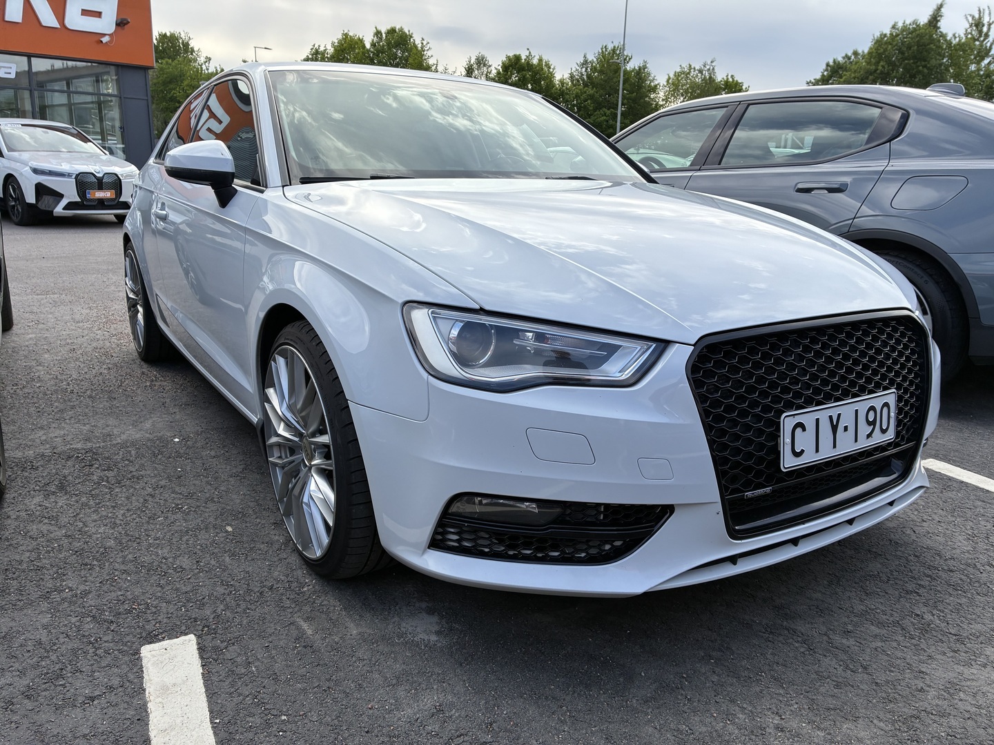 Audi - A3 - Compact Coupé Business Sport 1,8 TFSI 132 kW quattro S tronic // Suomi-auto / Webasto / Sporttipenkit / Flatbottom ratti - Viistoperä