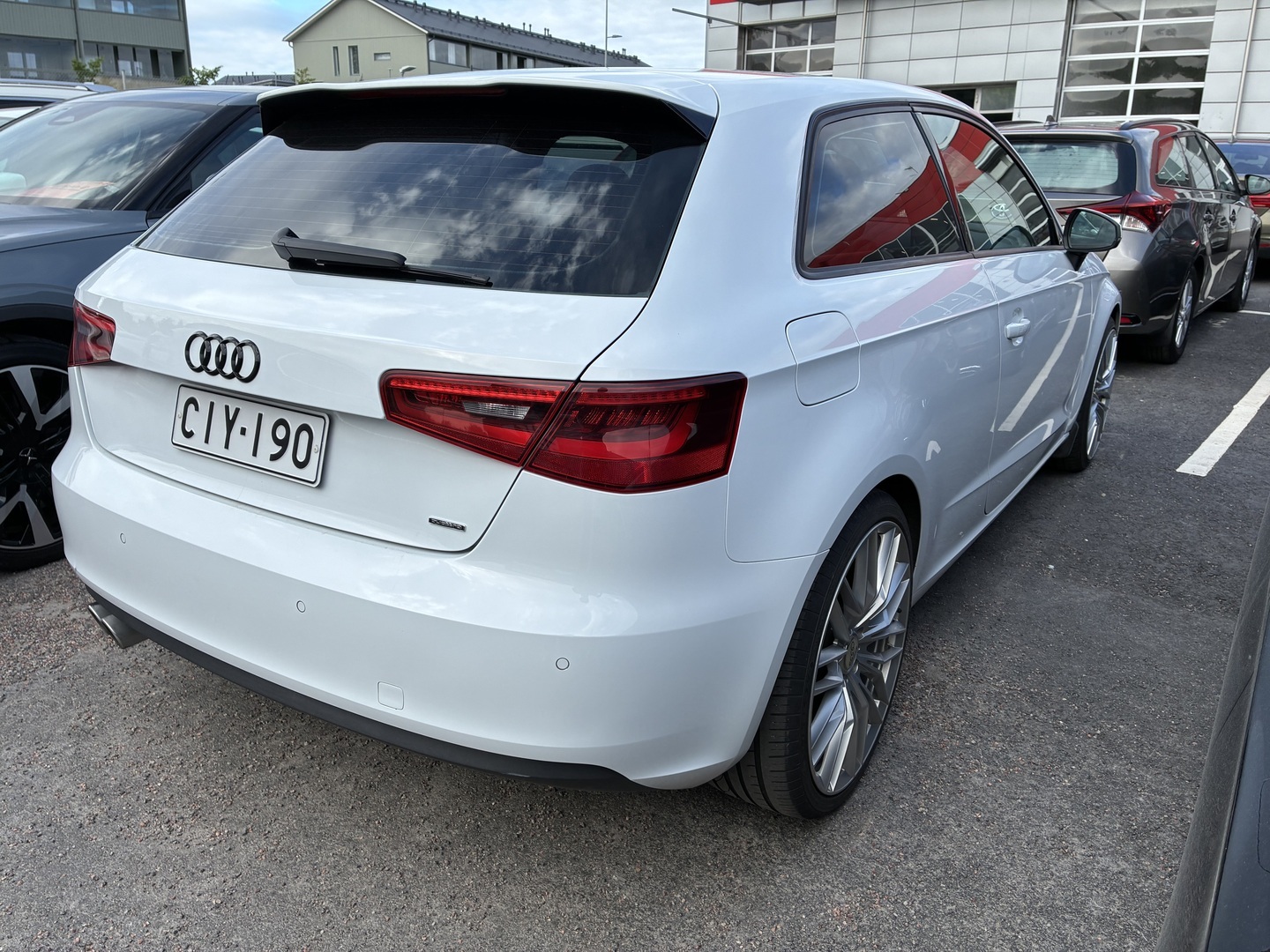 Audi - A3 - Compact Coupé Business Sport 1,8 TFSI 132 kW quattro S tronic // Suomi-auto / Webasto / Sporttipenkit / Flatbottom ratti - Viistoperä