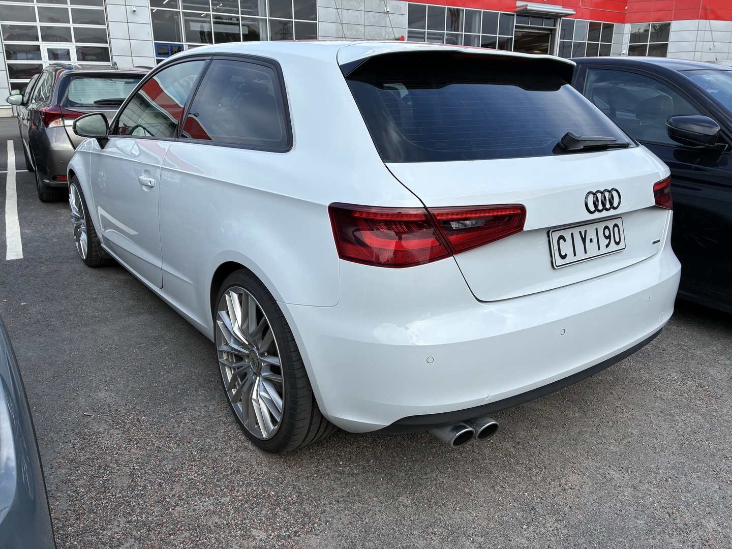 Audi - A3 - Compact Coupé Business Sport 1,8 TFSI 132 kW quattro S tronic // Suomi-auto / Webasto / Sporttipenkit / Flatbottom ratti - Viistoperä