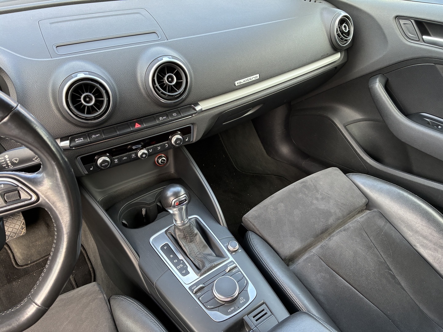 Audi - A3 - Compact Coupé Business Sport 1,8 TFSI 132 kW quattro S tronic // Suomi-auto / Webasto / Sporttipenkit / Flatbottom ratti - Viistoperä