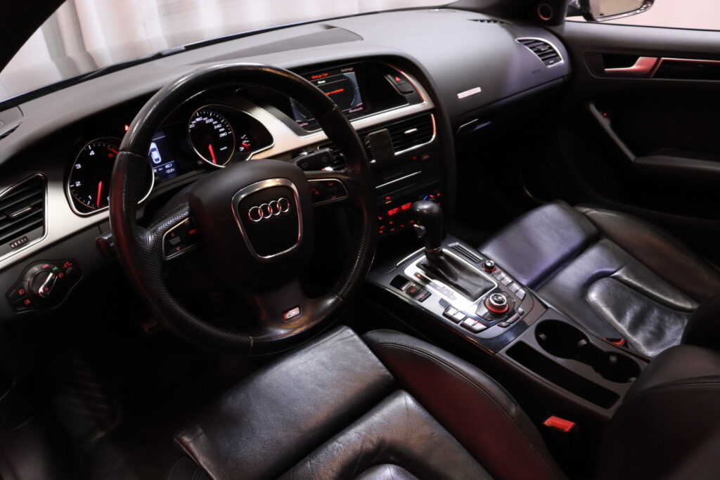 Audi - A5 - A5 Viistoperä (AB) 4ov 2967cm3 A // MYYDÄÄN HUUTOKAUPAT.COM! / S-line / Quattro / P.Tutkat edessä ja takana / Navi / Bi-xenon // Audi - A5 - A5 Viistoperä (AB) 4ov 2967cm3 A // MYYDÄÄN HUUTOKAUPAT.COM! / S-line / Quattro / P.Tutkat edessä ja takana / Navi / Bi-xenon // - Viistoperä