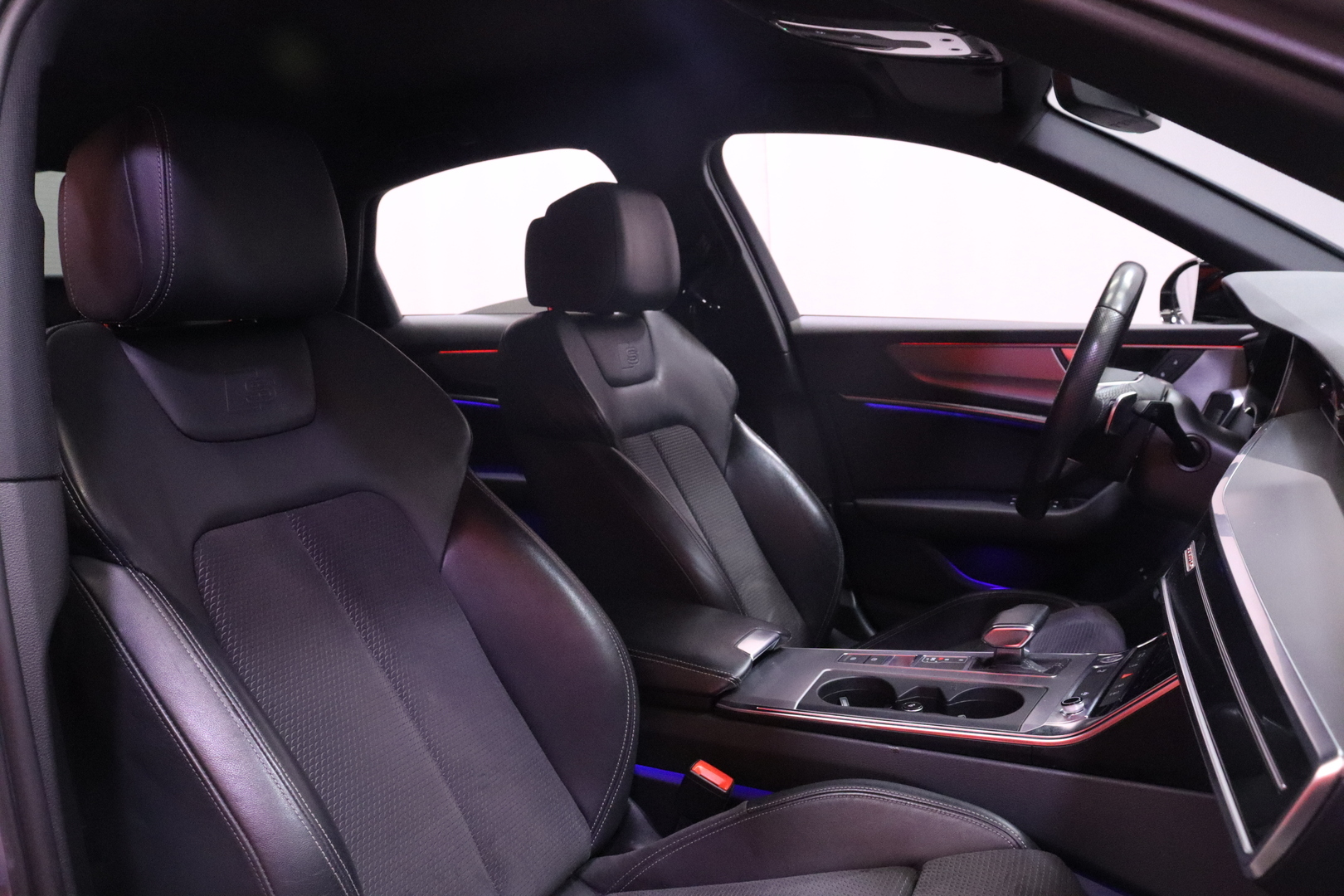 Audi - A6 - Sedan Business Sport 55 TFSI e quattro S tronic S-LINE //  Matrix-LED / ACC / 360 Kamera / Keyless / Sporttipenkit / - Sedan